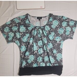 Womens AGB short sleeve blouse in‎ blue rose/lace design.  Size Large